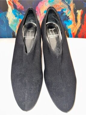 No.24 Thierry Rabotin Women's Black Microfiber V-Neck Mid-Heel Pumps